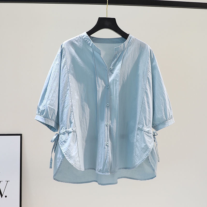 เสื้อผ้าแฟชั่น เสื้อเชิ้ต ผ้าฝ้าย สีฟ้าอ่อน ผ่าข้าง หน้า สั้น หลัง ยาว แขนห้าส่วน ผู้หญิงทํางาน สไตล์เกาหลี ท็อปหลวม