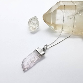 สร้อยคอเงินจี้หินคุนไซต์ Kunzite