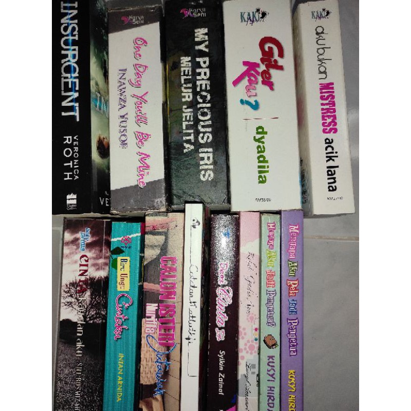 *PRELOVED* MALAY & ENGLISH NOVEL