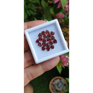 พลอยโกเมน #redgarnet #garnet ทรงหัวใจ ขนาด 5 mm. เนื้อแก้ว  เจียรนัยปราณีตทุกเม็ด ไฟพุ่งมากๆ