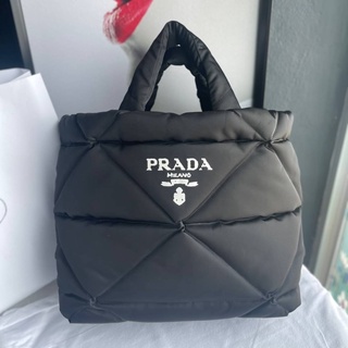 กระเป๋า PRADA  SHOPPING TOTE bag nylon ⚡️  ( ใบนี้งานดีมากงานสุดสลับเเท้ ทำจากผ้า NYLON