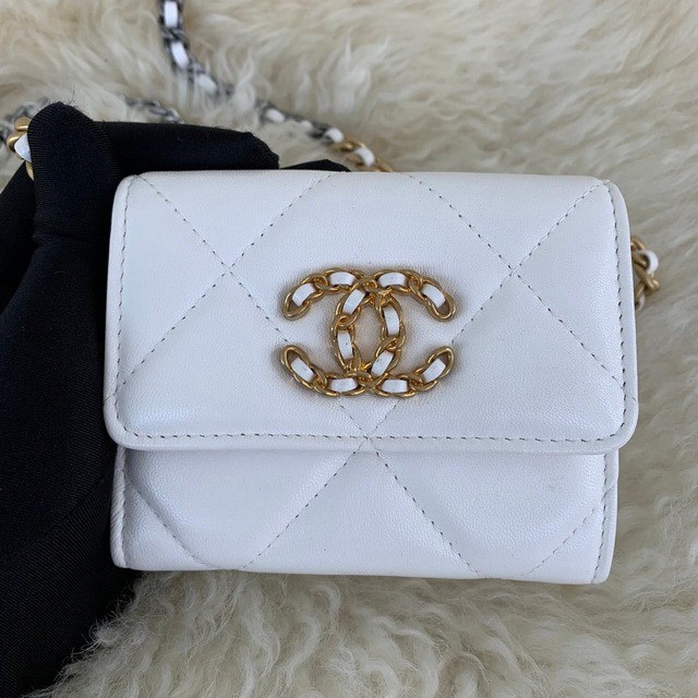 Chanel 19 Wallet with Chain 402267