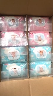 [1 ลังx36ห่อ] 50แผ่น ทิชชูเปียกลัคกี้แคร์ กลิ่นแป้งเด็ก2สีใน1ลังกลิ่นเดียวกัน มีวิตามินอีและอโรเวล่า