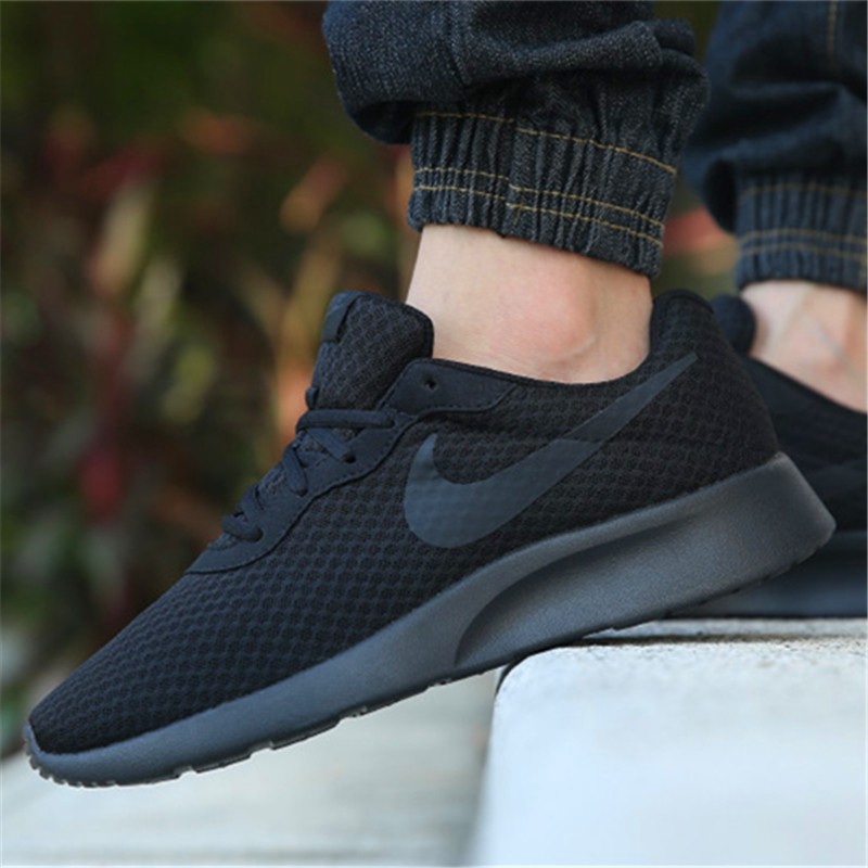 nike roshe one all black