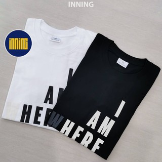 INNING เสื้อยืดผู้หญิงสกรีนลาย I am here เสื้อยืดคลาสสิค เสื้อยืดผู้หญิง พร้อมส่ง