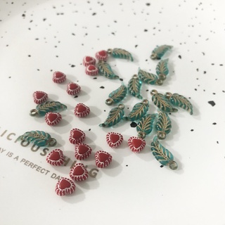 10pcs Mini Red Love Gold Green Leaves AcrylicDIYHandmade Jewelry Earrings Ear Stud Accessories Material Beaded Loose Beads Original Retroins