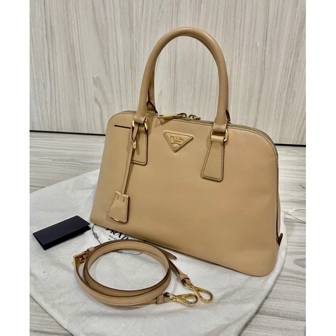 Prada Saffiano alma 32 y.12