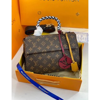 กระเป๋าถือ Louis Vuitton