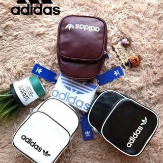 กระเป๋าเป้ Adidas แท้ ผู้หญิง Unisex สะพายหลัง  sport น้ำหนักเบา แดง ขาว ดำ เก๋