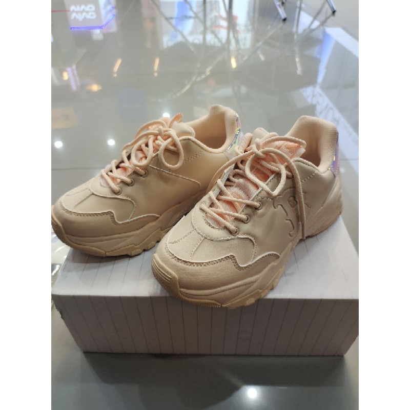 boston รองเท้ายอดฮิต