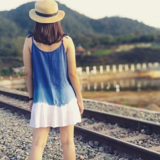 ส่งฟรี ชุดสายเดี่ยวระบาย ย้อมคราม