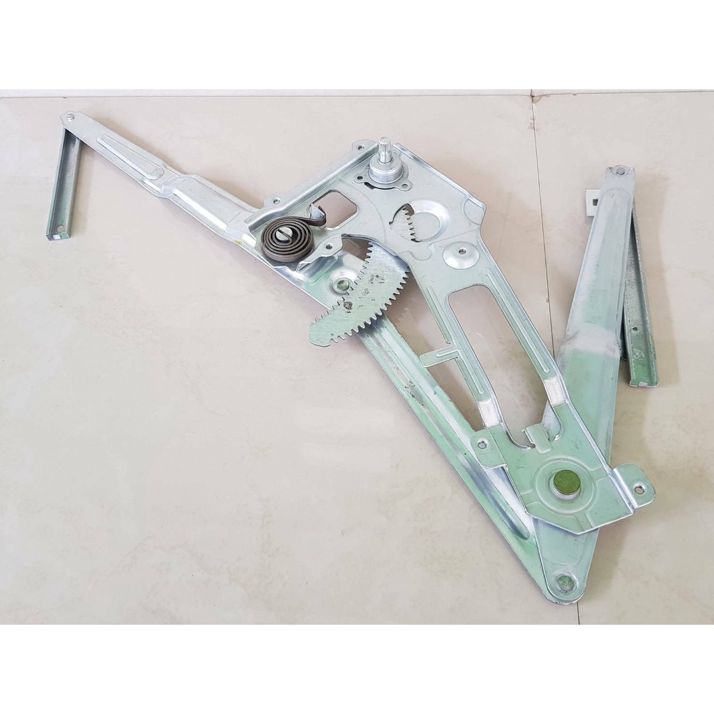 เฟืองยกกระจก(รุ่นมือหมุน) ISUZU  NPR120 ไต้หวัน ข้างLH(ซ้าย) ราคาอันละ 680บาท