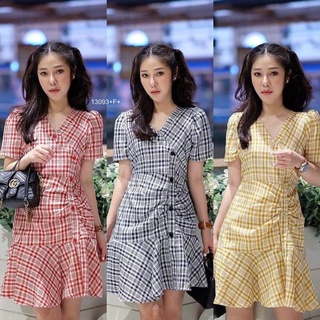 👗Pfashion [ส่งไว!!🚛] P13093 เดรสคอวีลายสก็อตกระโปรงจีบ V-neck plaid pleated skirt dress