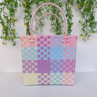 กระเป๋าตระกร้าสานเส้นพลาสติก สียูนิคอร์น กว้าง13ยาว24สูง23cm