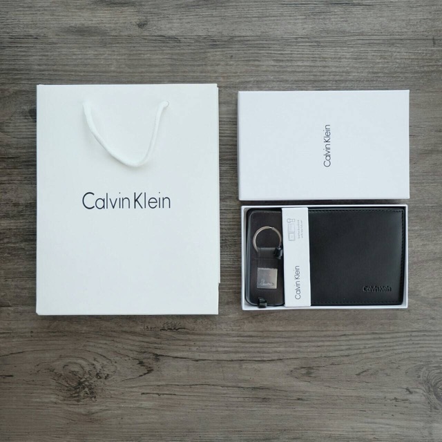 กระเป๋าสตางค์outlet Calvin Klein