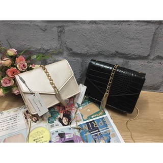 CHARLES &amp; KEITH TASSELLED ENVELOPE CROSSBODY แท้Outlet