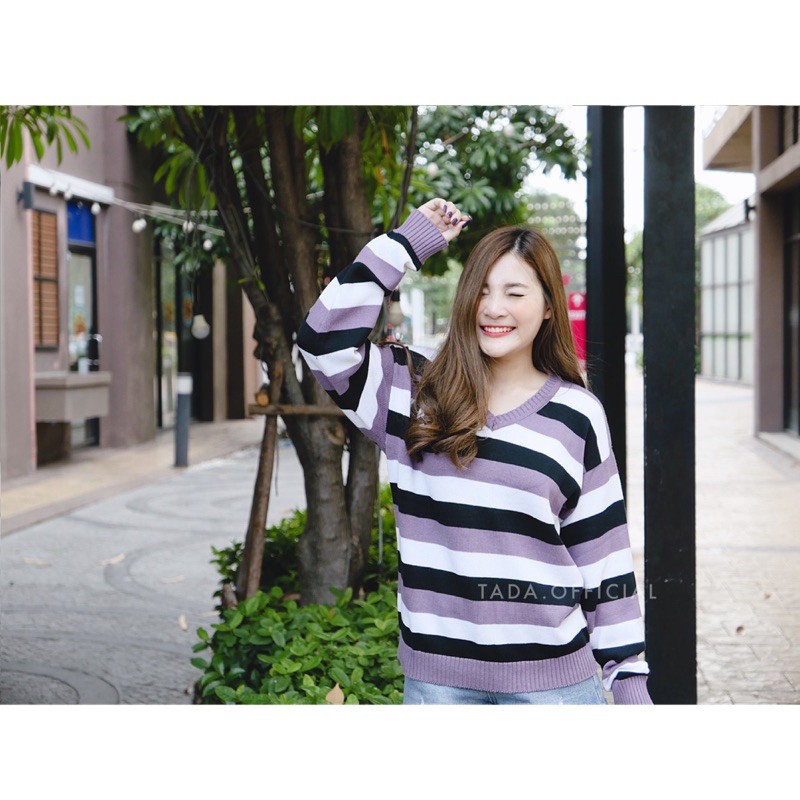Striped V-neck เสื้อไหมพรมโอเวอร์ไซส์คอวี (38”-48”) #8050304163
