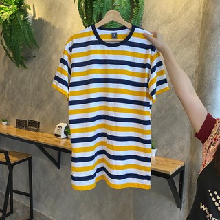 เสื้อยืดแขนสั้นลายทาง ลายสามสี มีสีเหลืองขาวน้ำเงิน และเหลืองขาวส้ม ใส่ได้ทั้งชายและหญิง f1-f2 มีหลายสี