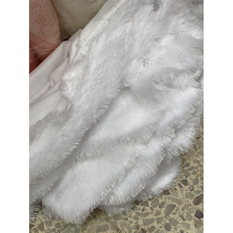 ขนาด 75*50เซน   ผ้าขนมิ้งค์สีขาว เจ้าทรัพย์ มิ้งยาว 20 มิล  ขนสัตว์ ขนเฟอร์ พร็อพถ่ายรูป