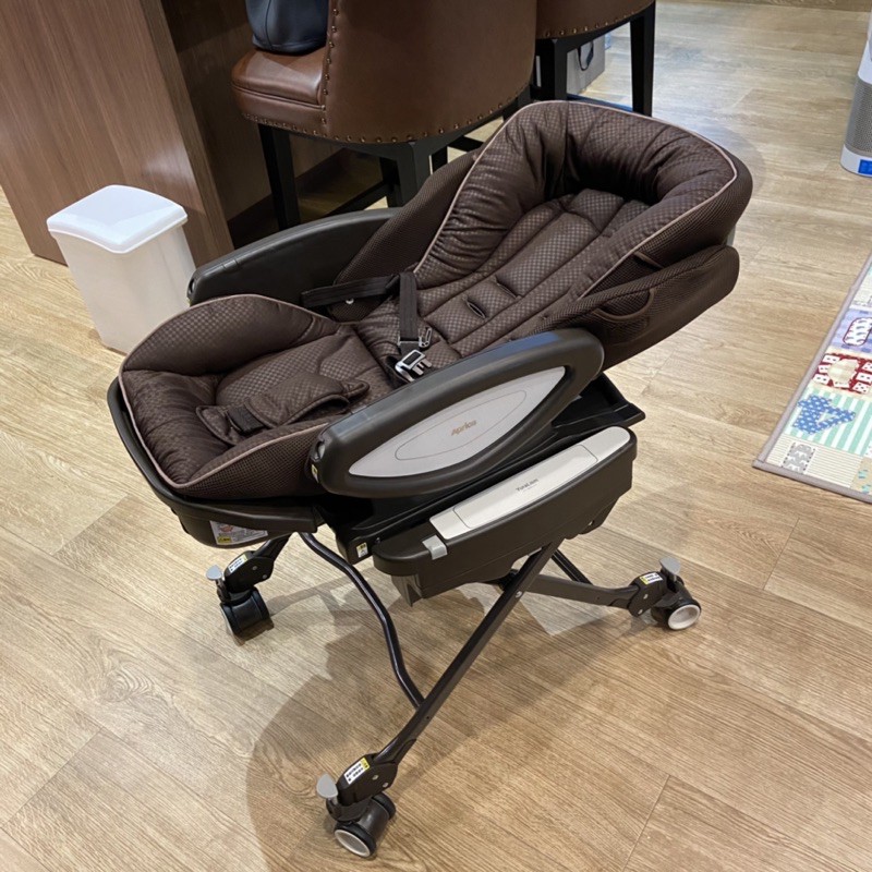 Aprica High Chair Yuralism HIDX เก้าอี้ทานข้าว เปลไกวอัติโนมัติ