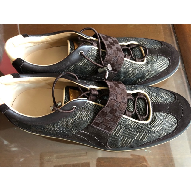 Used Lv รองเท้าผู้ชาย size 8.5 ราคา 15,900