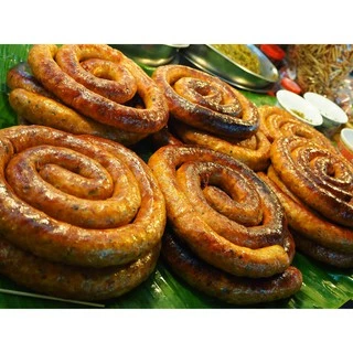 น้ำพริกไส้อั่ว 100 กรัม (ทำไส้อั่วได้ 1 กิโลกรัม) จำหน่ายโดย น้ำพริกแกงตราแม่อำพร เชียงใหม่