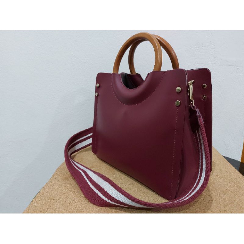 กระเป๋าสะพายผู้หญิงยี่ห้อ Taywinสีแดง