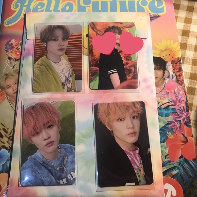การ์ดอัลบั้ม hot sauce,  hello future