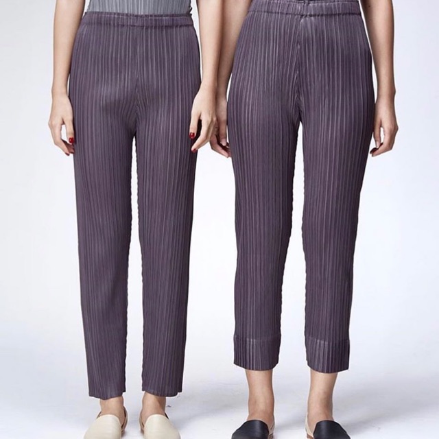 Skinny pleated pants จาก Gongdid Design