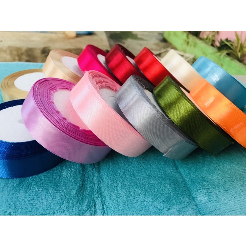 ริบบิ้นผ้าซาติน ขนาดประมาณ2เซน มีหลากหลายสี พร้อมส่ง