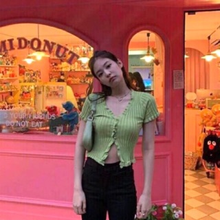 Sale เสื้อไหมพรมคอวีกระดุมมุกแหวกหน้า เสื้อไหมพรมกระดุมมุก แบบjennie blackpinkใส่