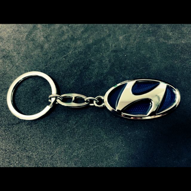 Best saller พวงกุญแจโลโก้รถยนต์ (HYUNDAI) METAL KEYCHAIN แป้นเหยียบกันลื่น logo logoรถ โลโก้รถ ดุมล้อ BENZ