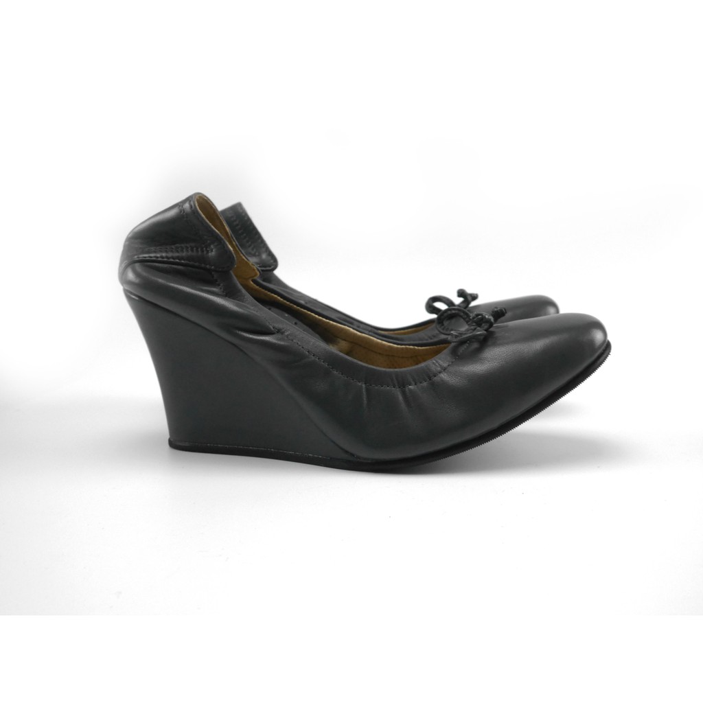 2548 บาท [PRE-ORDER] Bloc B. EMMA 3 – 3 inch heels with two tone colors Women Shoes