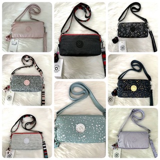 KIPLING 3 Monkey program Seoul up clutch &amp; sling bag (ขนาด 8นิ้ว)
กระเป๋าคล้องมือ หรือ สะพายข้าง