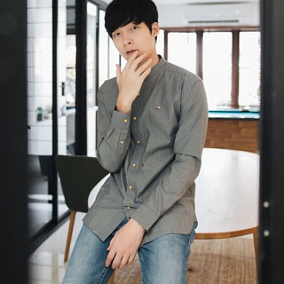 (SIZE S, M) ISSARA Original เสื้อเชิ้ตชาย คอจีน ทรงตรง เทาเข้มลายทาง origami plane