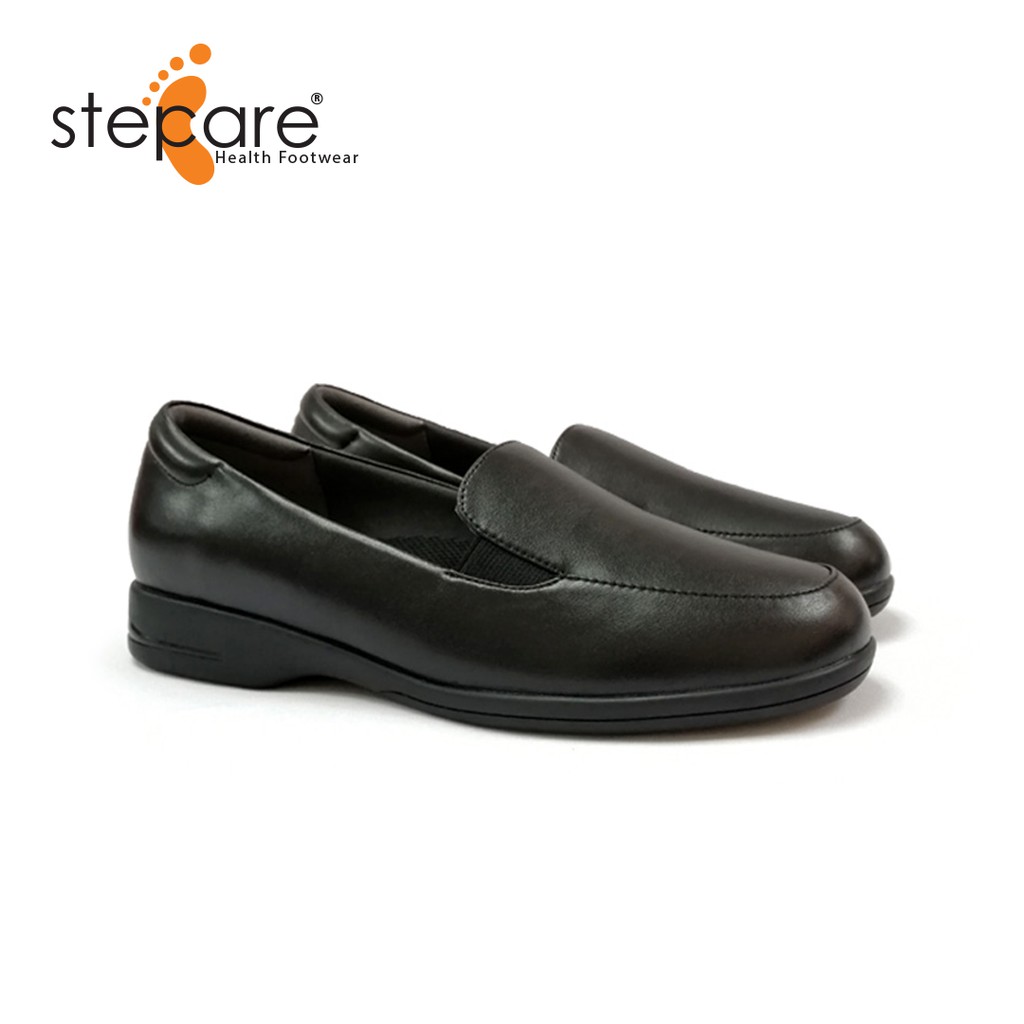รองเท้าให้นม Stepcare สีดํา SC6022