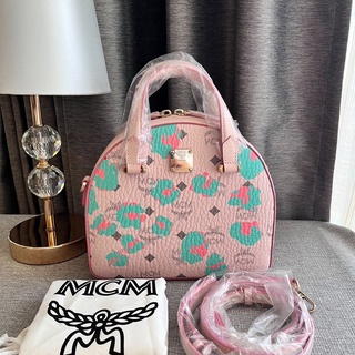 MCM ESSENTIAL HALF MOON TOTE IN VISETOS PINK (Small)