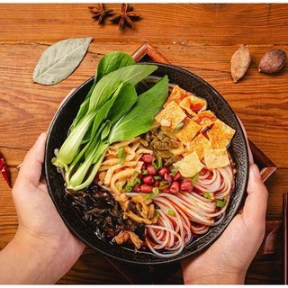 บะหมี่หลัวซือเฟิ่น十里螺香螺蛳粉 ต้นตำรับกวางชี ชุดปรุงก๋วยเตี๋ยว พร้อมเครื่องปรุงในซอง（螺蛳粉）ซองแดง 300กรัม