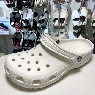 Crocs รองเท้าแตะลําลองสําหรับสตรีลายหนังจระเข้สไตล์คลาสสิค