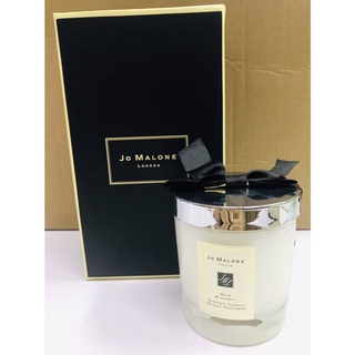 เทียนหอมJo Malone London Wild Bluebell  •  Home Candle  •  200g . พร้อมกล่องและถุง  เทียนหอมกลิ่นนี้จะเปลี่ยนบรรยากาศของ