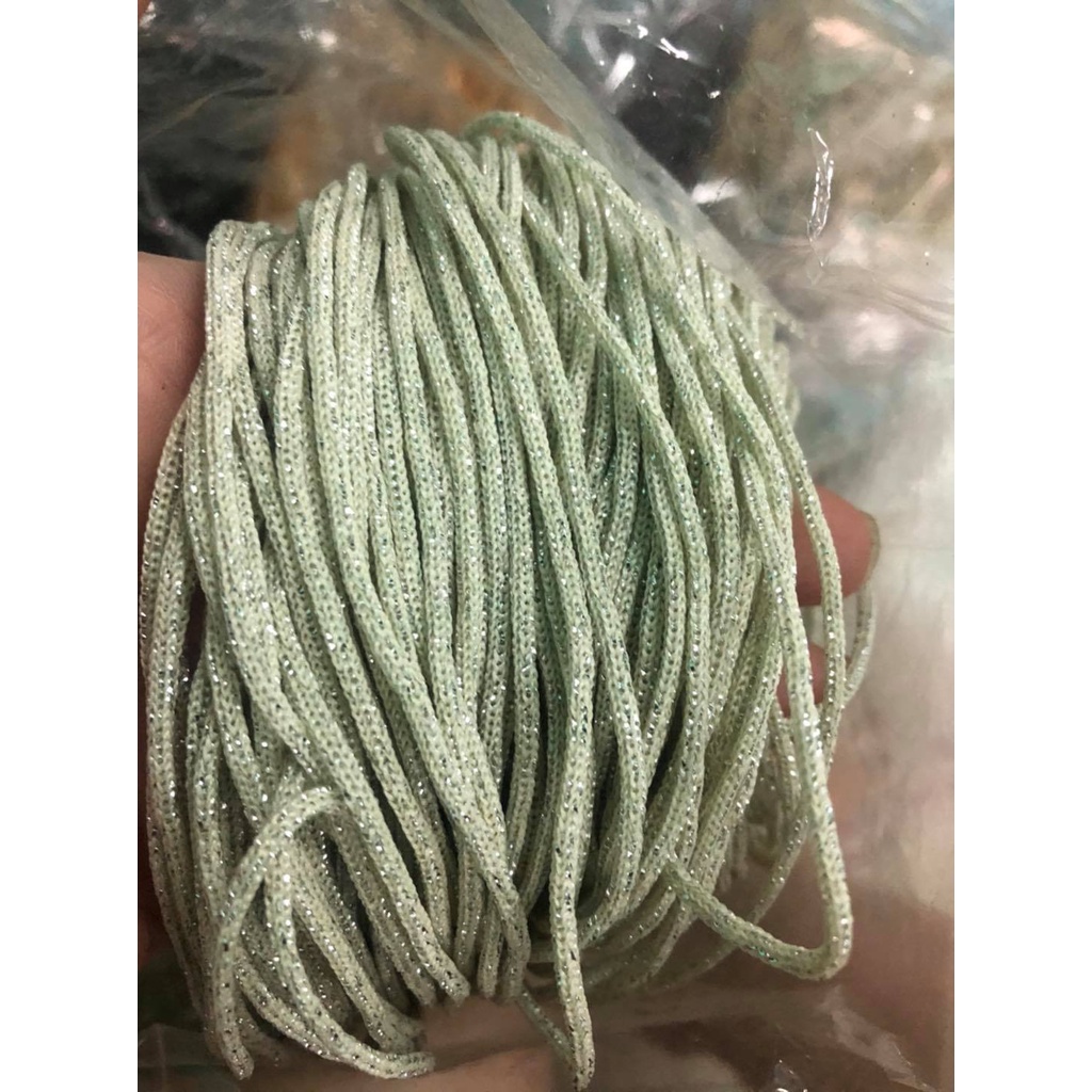 เชือกร่มดิ้นเงิน ขนาด 500g. หากลูกค้าต้องการสีอื่น ๆ  ทักทายสอบถามทางข้อความมาได้นะคะ ทางร้านทอเอง มีทุกสีค่ะ