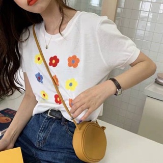 🥳เสื้อครอปผ้าknitปักลายเดซี่9ดอก ตั้ลล้าคคค เนื้อผ้าเป็นไหมพรมถัก เนื้อยืดนิ่มใส่สบ๊ายสบายค่ะ น่ารักทั้งสองสีเลย💕💕