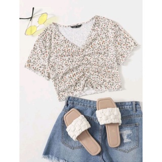 MKshop💞 เสื้อยืด จับย่นด้านหน้า ขอบหยัก ลายดอกไม้เล็กๆ