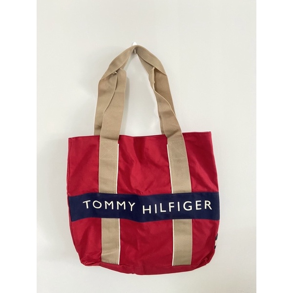 กระเป๋าสะพายข้าง Tommy Hilfiger