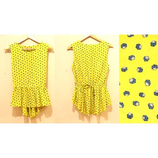 **ส่งฟรี!! เสื้อแขนกุด ชายระบาย สีเหลือง ลายรูปเต๋า