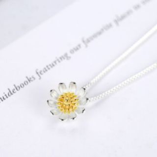 สร้อยคอดอกคาโมมายล์ • Camomile Necklace