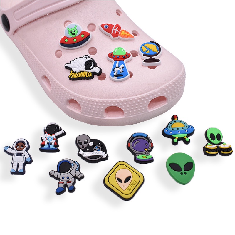 การ์ตูน Alien Jibitz รองเท้าแตะสําหรับเด็ก Avatar Rocket jibitz รองเท้าแตะอุปกรณ์เสริมน่ารักรองเท้า 