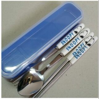 ชุด set กล่อง ช้อน ส้อม ตะเกียบ ลาย สนู๊ปปี้ SNoopy ขนาดกล่อง 8x2 นิ้ว