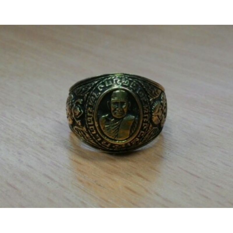 แหวนทองเหลืองหลวงปู่ทวด วัดช้างให้