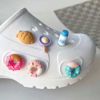 CROCS จี้รูปโดนัทน่ารัก สําหรับตกแต่งรองเท้าผ้าใบ ขนมหวาน ไข่มุก กระทะ นม โดนัท